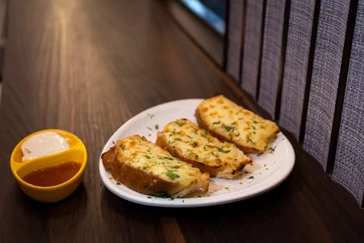 garlic bread with melted butter